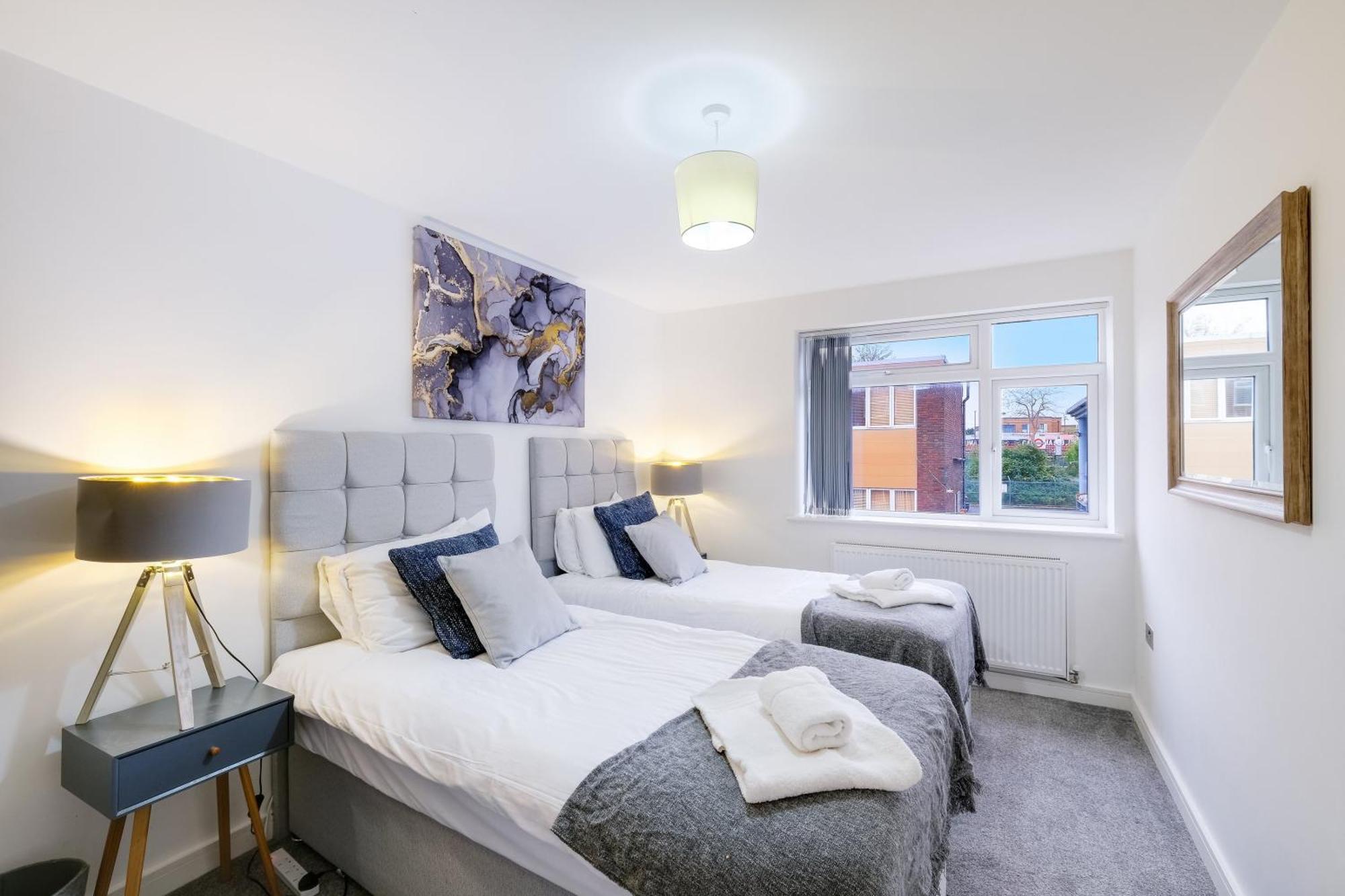 St Martins 2 Bedroom Apartments In Ruislip By 360 Stays Exteriör bild